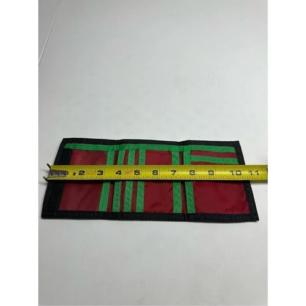 Dakine Vert Rail Wallet 5 slots ID Window Black Coin Zip Embroidered Logo EUC